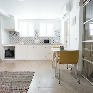 https://almamater-lisbon-apartments-1100-215.hotels-lisbon-portugal.com